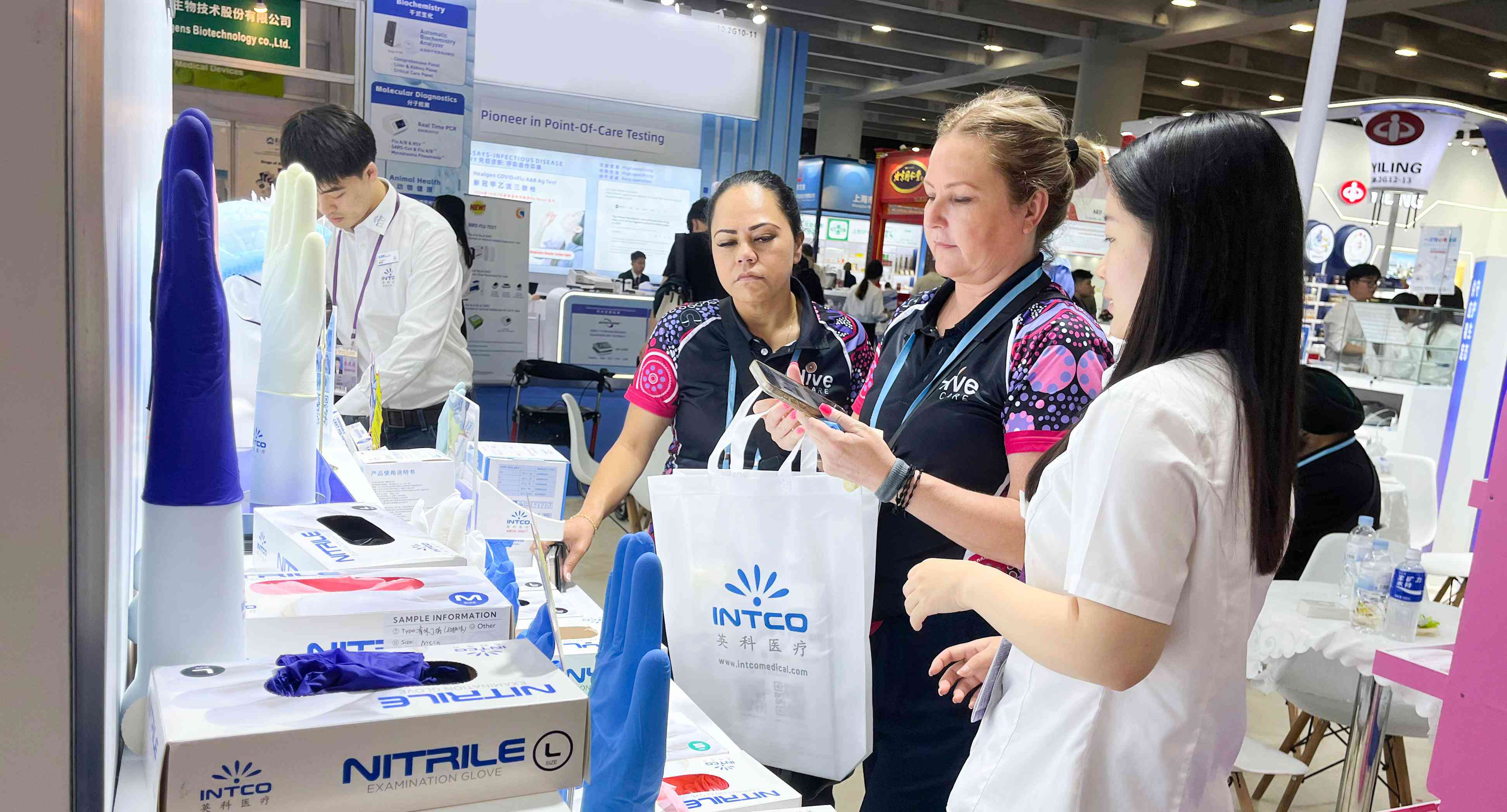 Stake����ҽ�Ƽ���չʾ��һ�������ס����Ρ����ȷ��������������ǲ�Ʒ